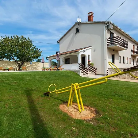 بيت للعطل Holiday House Emma With A Pool