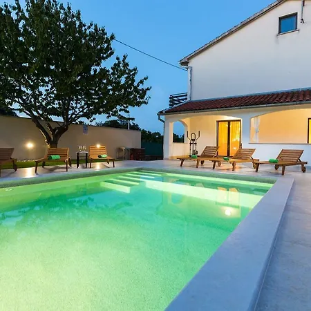 Holiday House Emma With A Pool *