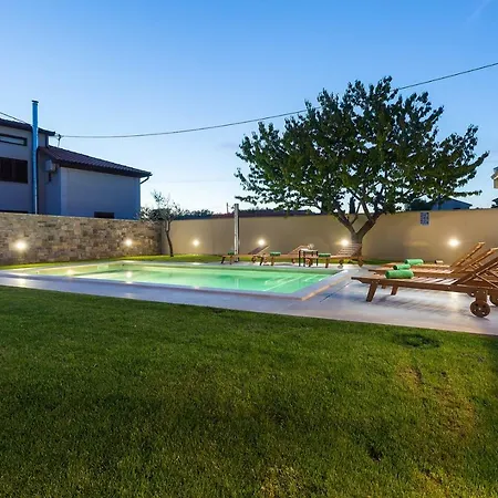 Holiday House Emma With A Pool Glavani