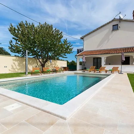 Сasa de vacaciones Holiday House Emma With A Pool Glavani