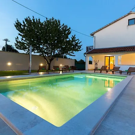 Holiday House Emma With A Pool * Glavani
