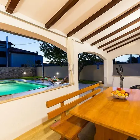 بيت للعطل Holiday House Emma With A Pool Glavani