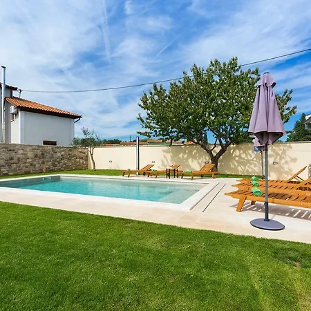 Holiday House Emma With A Pool