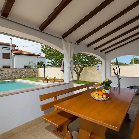 Holiday House Emma With A Pool Glavani