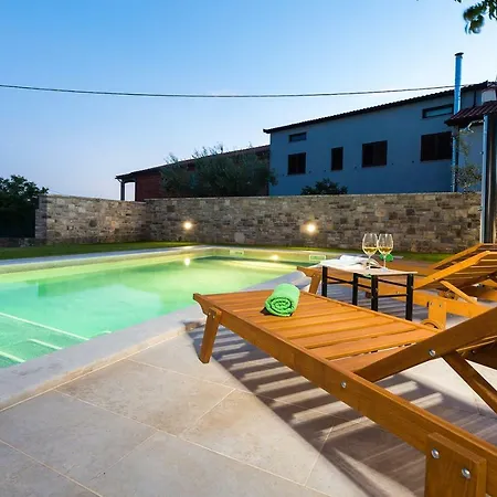 Holiday House Emma With A Pool